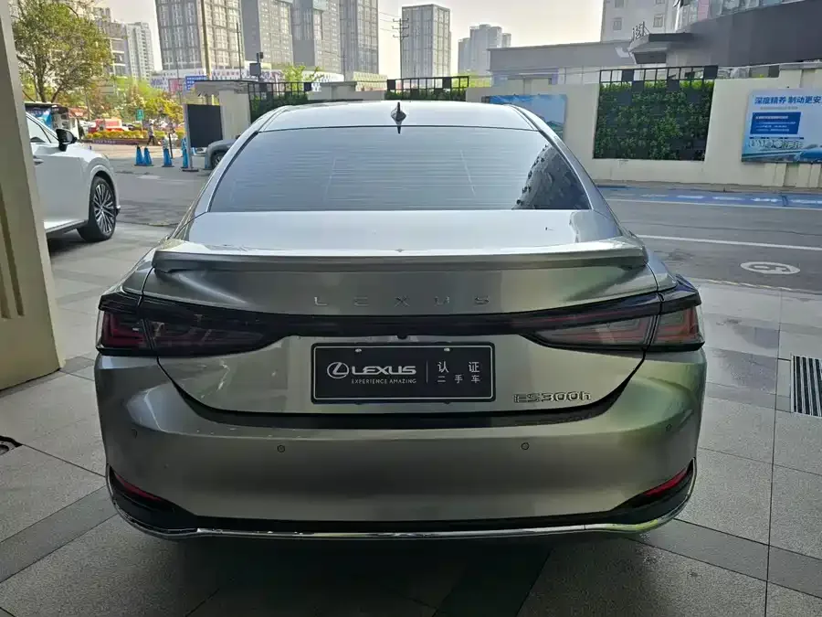 Lexus ES 2025 300h Premium Edition 2025 — миниатюра 3