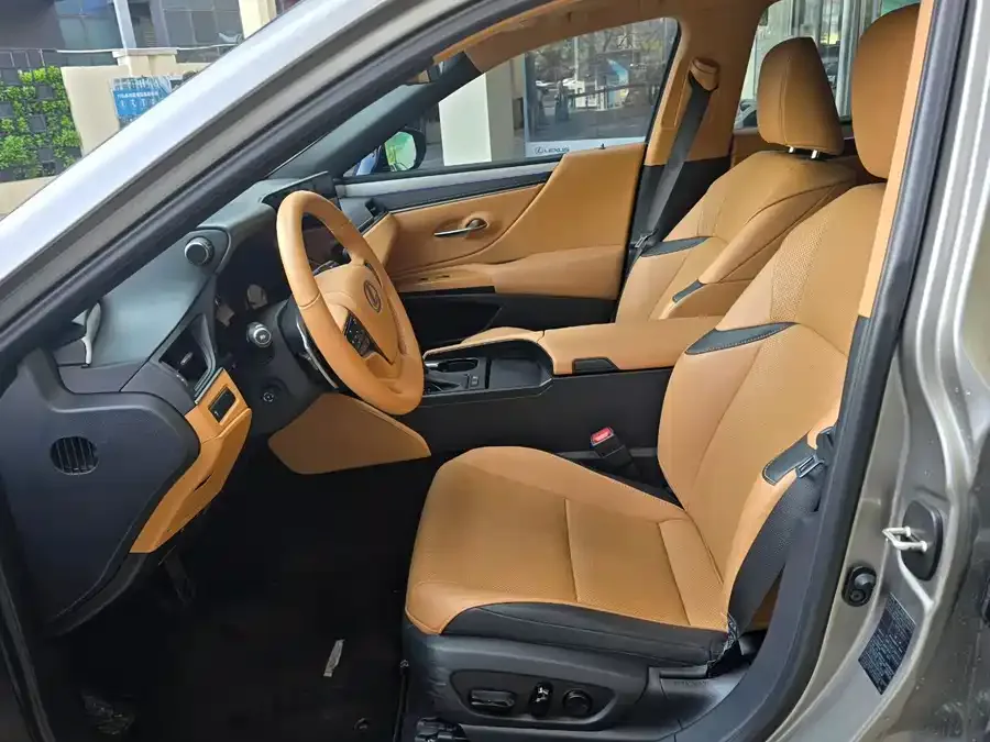 Lexus ES 2025 300h Premium Edition 2025 — миниатюра 4