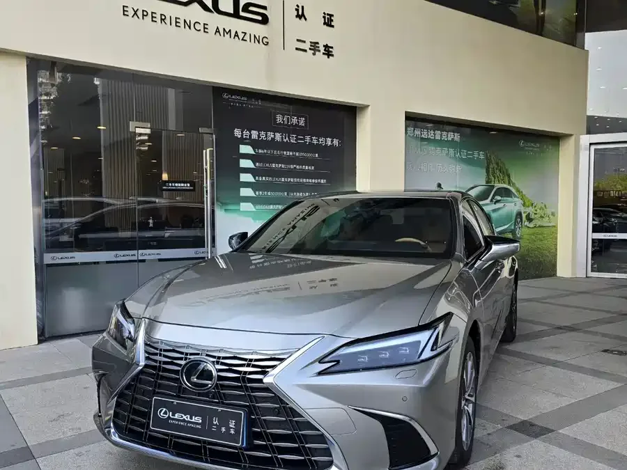 Lexus ES 2025