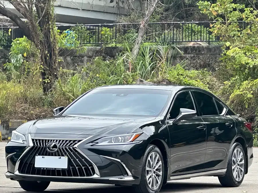 Lexus ES 2024