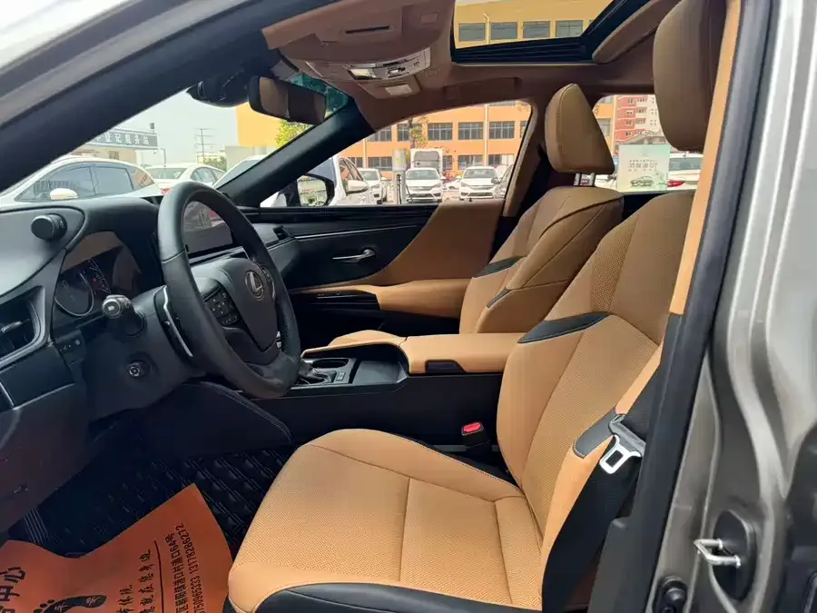Lexus ES 2022 200 Excellence Edition 2022 — миниатюра 2