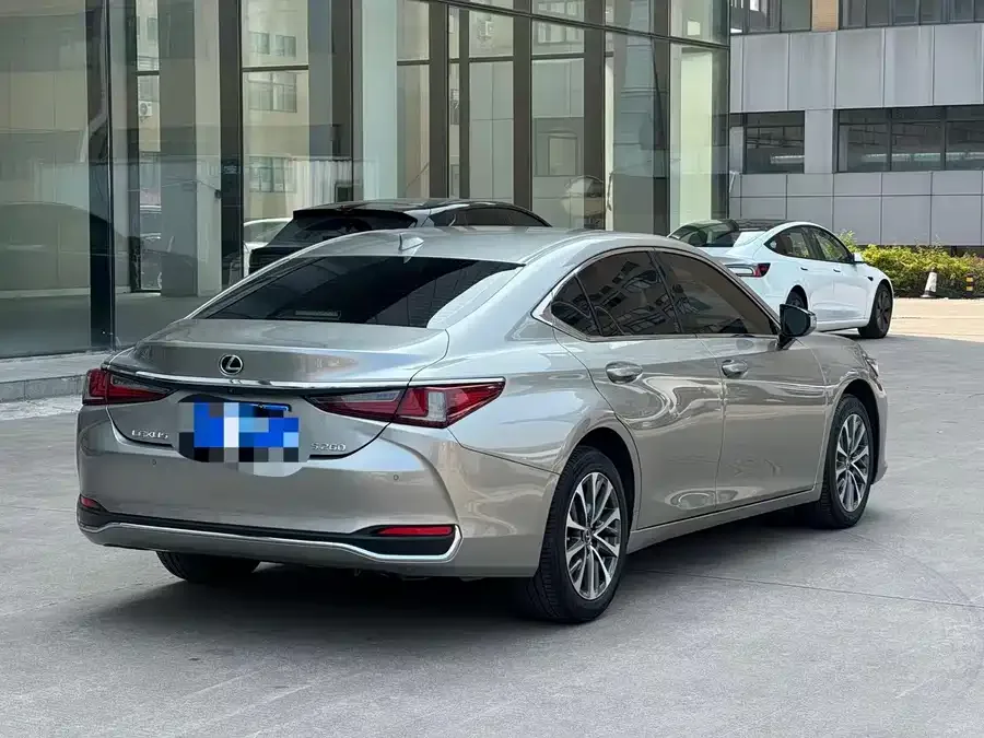 Lexus ES 2022 200 Excellence Edition 2022 — миниатюра 3
