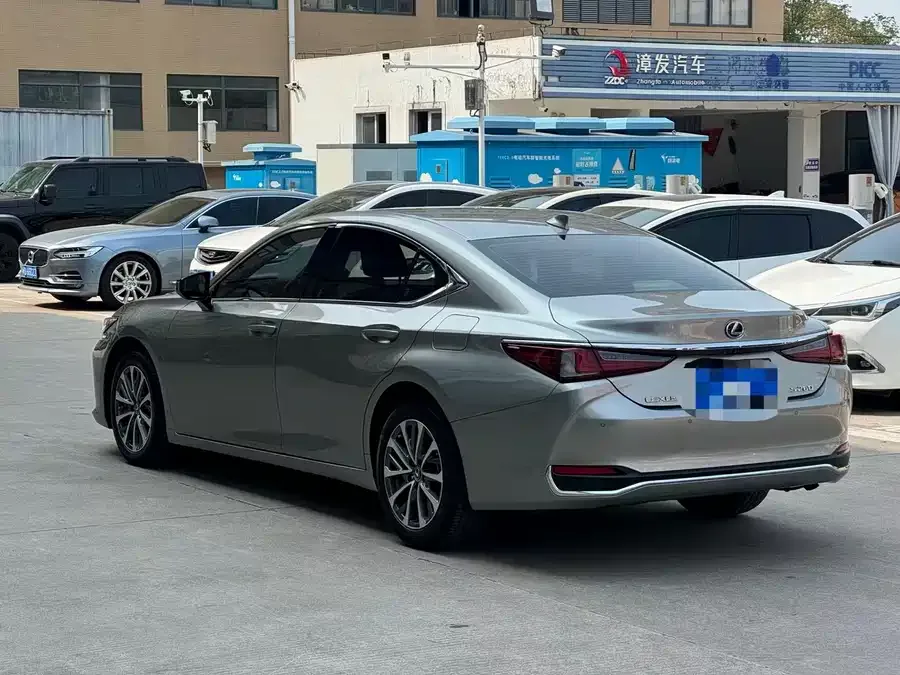 Lexus ES 2022 200 Excellence Edition 2022 — миниатюра 5