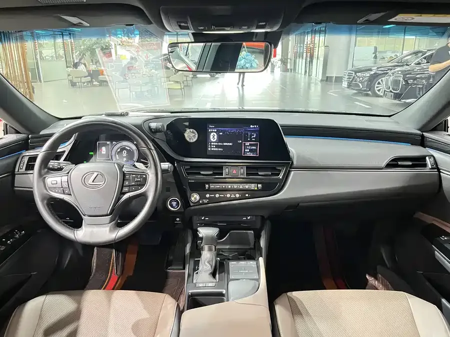 Lexus ES 2021 300h Excellence Edition 2022 — миниатюра 2