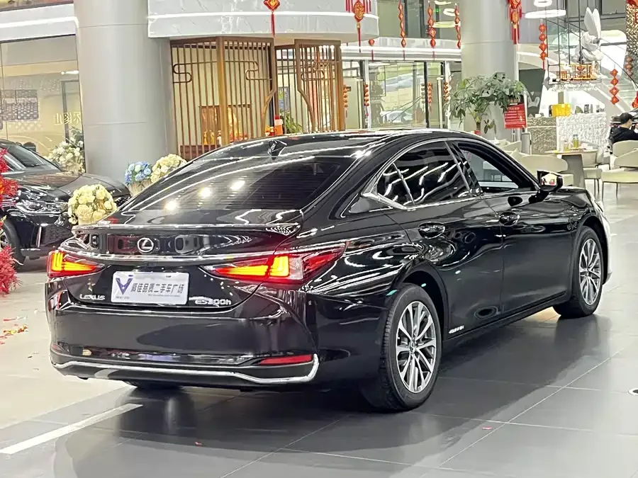 Lexus ES 2021 300h Excellence Edition 2022 — миниатюра 3
