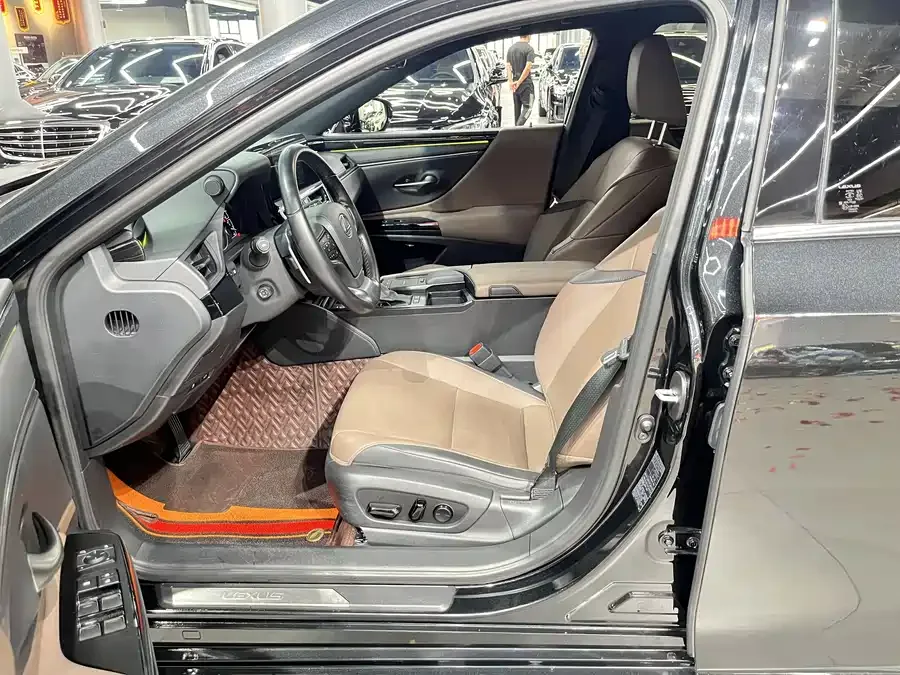 Lexus ES 2021 300h Excellence Edition 2022 — миниатюра 4