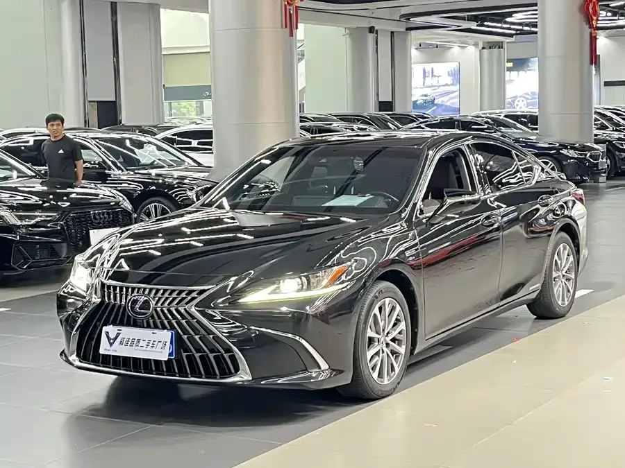 Lexus ES 2022