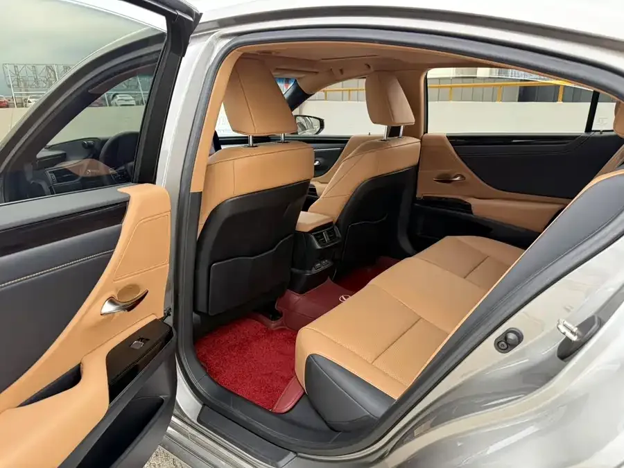 Lexus ES 2023 200 Excellence Edition 2024 — миниатюра 3