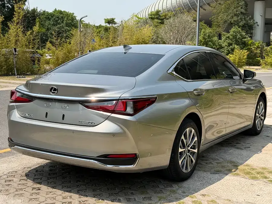 Lexus ES 2022 200 Excellence Edition 2022 — миниатюра 4
