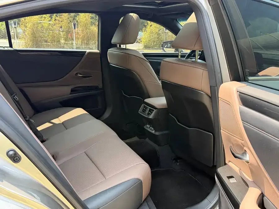 Lexus ES 2022 200 Excellence Edition 2022 — миниатюра 5