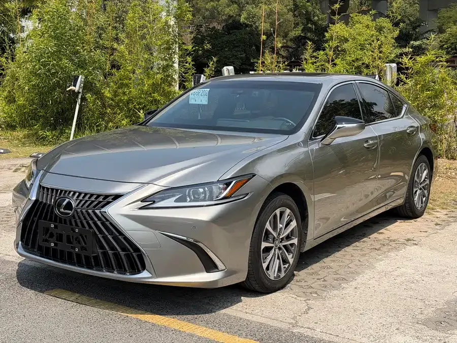 Lexus ES 2022