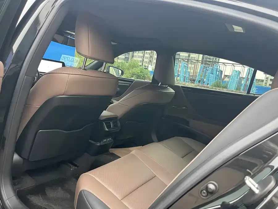 Lexus ES 2023 200 Excellence Edition 2023 — миниатюра 5