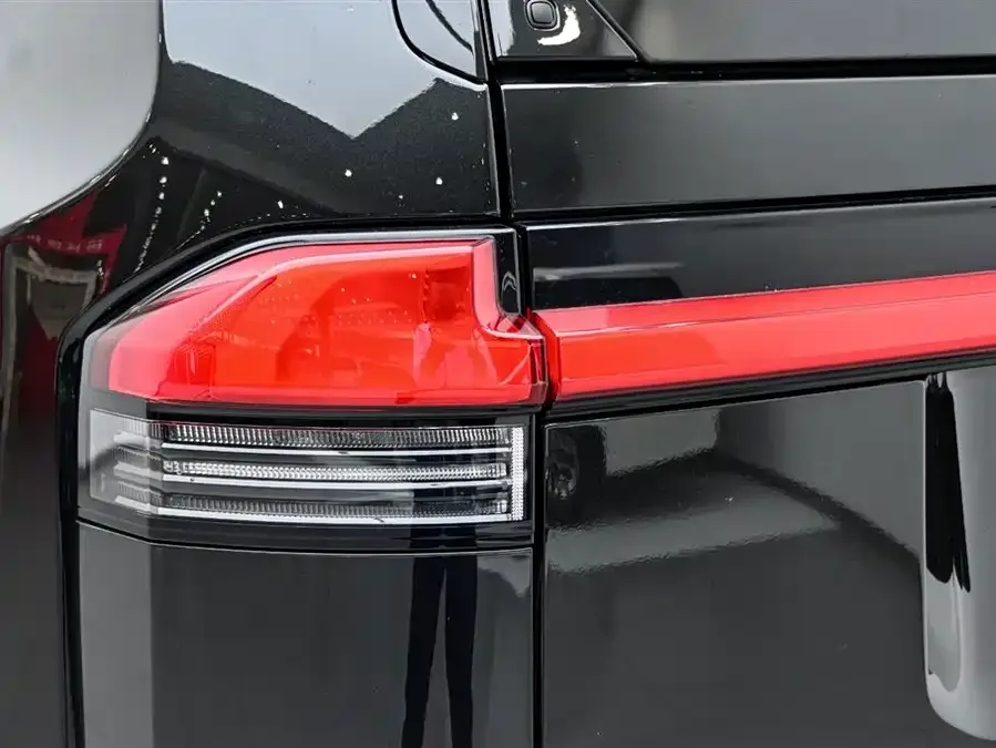 Lexus GX 2024 Overtrail Peak Edition 2025 — миниатюра 3