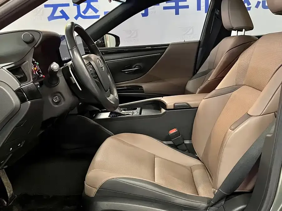Lexus ES 2023 200 Excellence Edition 2023 — миниатюра 3