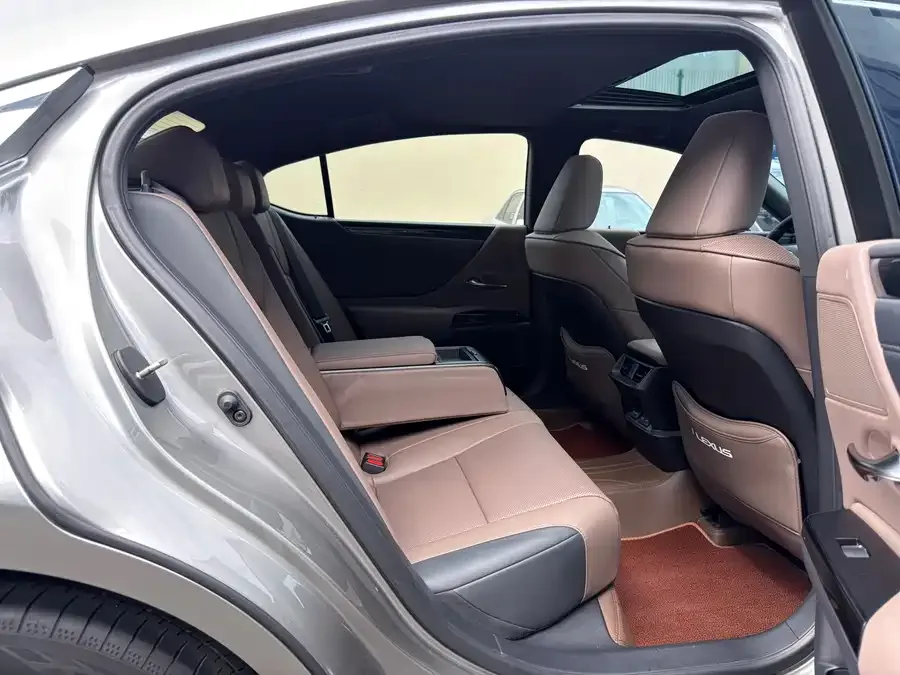 Lexus ES 2023 200 Excellence Edition 2024 — миниатюра 3