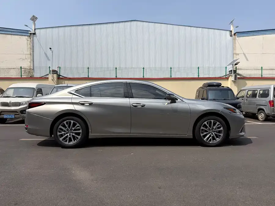 Lexus ES 2023 200 Excellence Edition 2024 — миниатюра 4