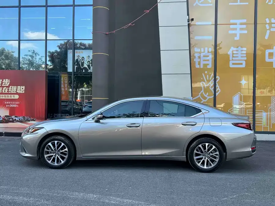 Lexus ES 2024 200 Premium Edition 2024 — миниатюра 2