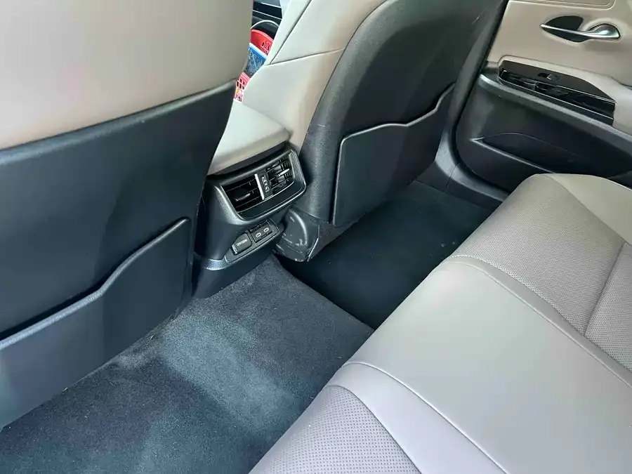 Lexus ES 2024 200 Premium Edition 2024 — миниатюра 4
