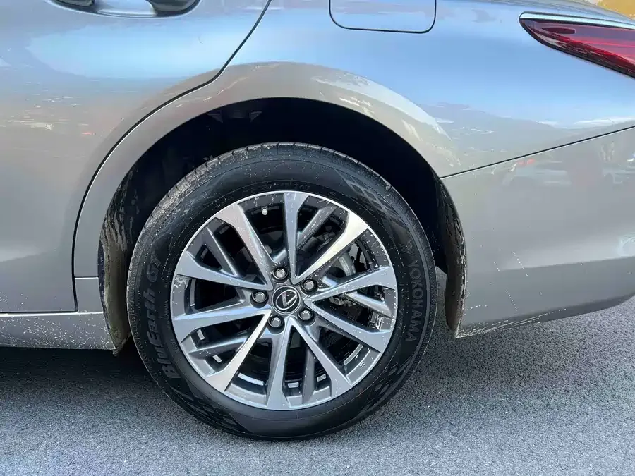 Lexus ES 2024 200 Premium Edition 2024 — миниатюра 5