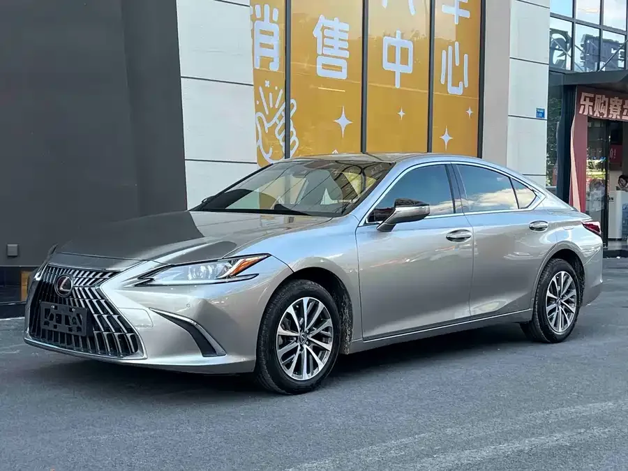 Lexus ES 2024