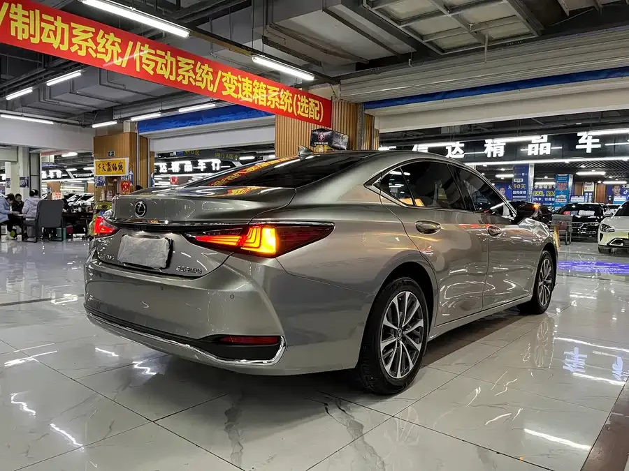 Lexus ES 2023 200 Excellence Edition 2023 — миниатюра 2