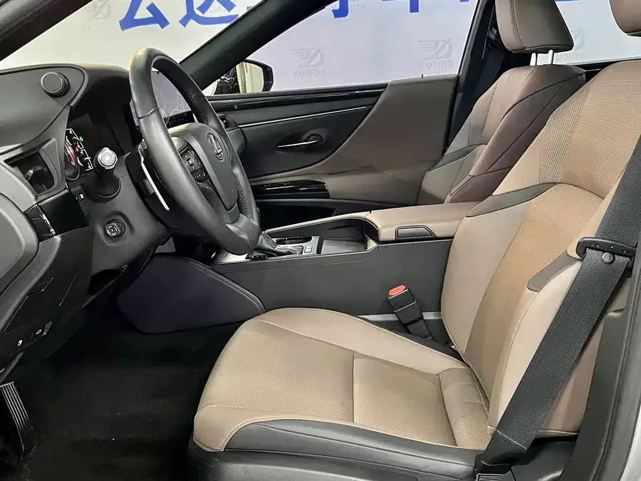 Lexus ES 2023 200 Excellence Edition 2023 — миниатюра 3