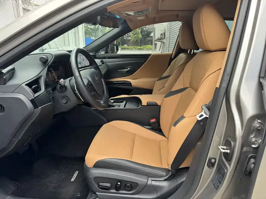 Lexus ES 2023 200 Excellence Edition 2024 — миниатюра 2