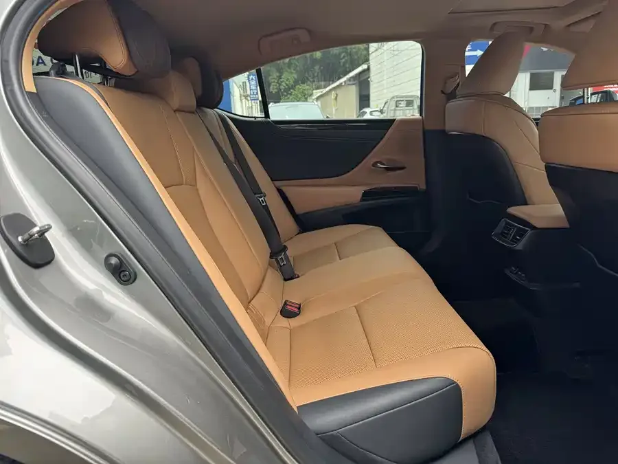Lexus ES 2023 200 Excellence Edition 2024 — миниатюра 3