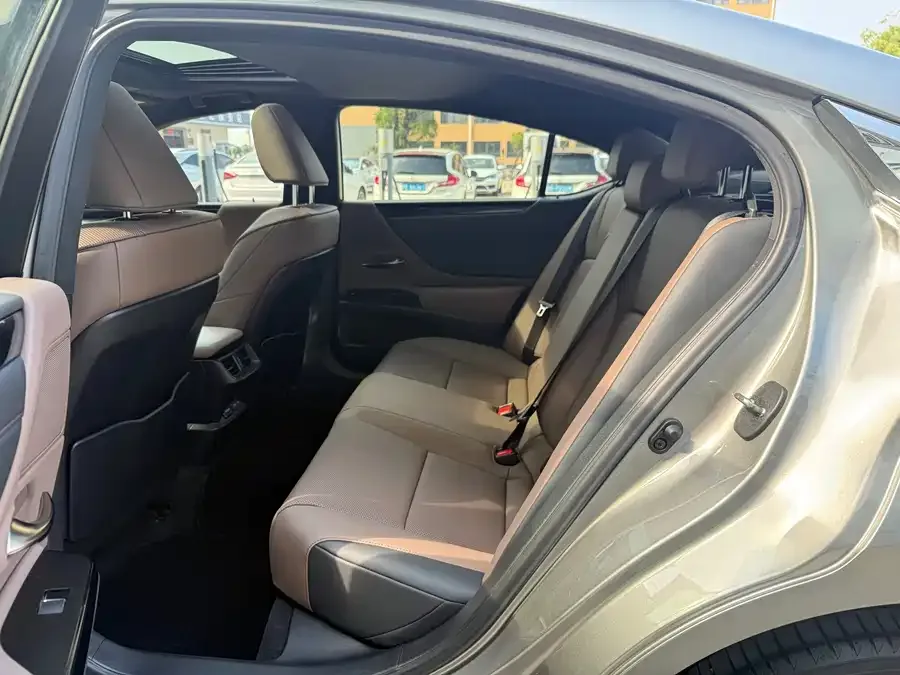 Lexus ES 2023 200 Excellence Edition 2024 — миниатюра 2