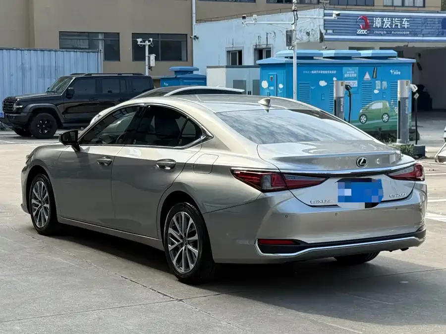 Lexus ES 2023 200 Excellence Edition 2024 — миниатюра 3