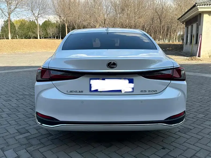 Lexus ES 2023 200 Excellence Edition 2024 — миниатюра 2