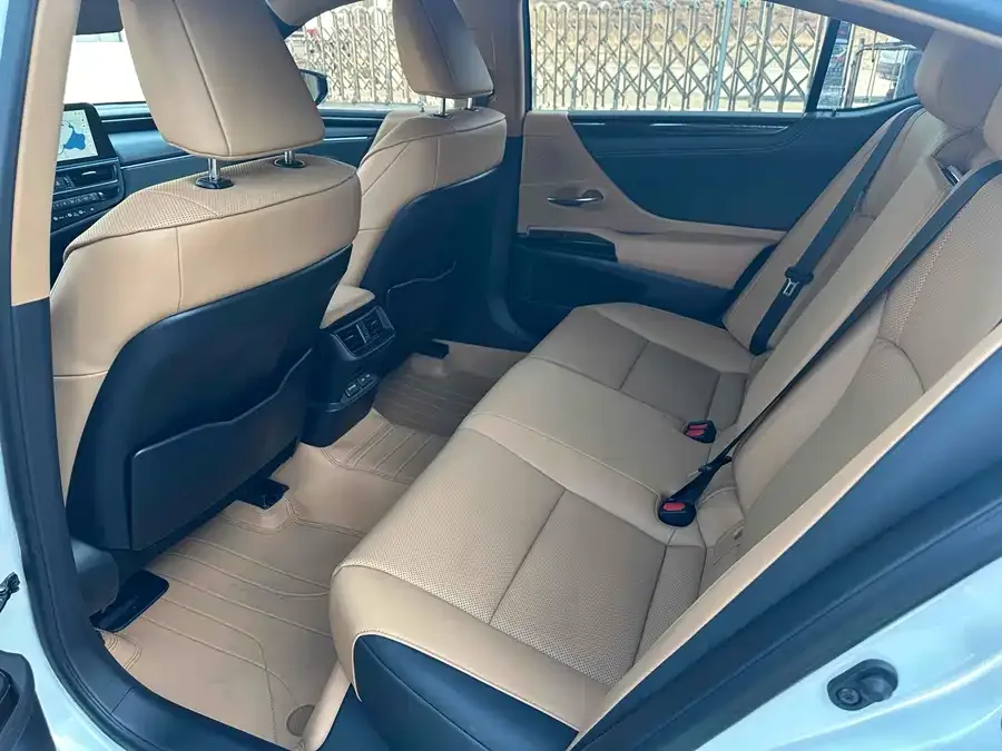 Lexus ES 2023 200 Excellence Edition 2024 — миниатюра 4