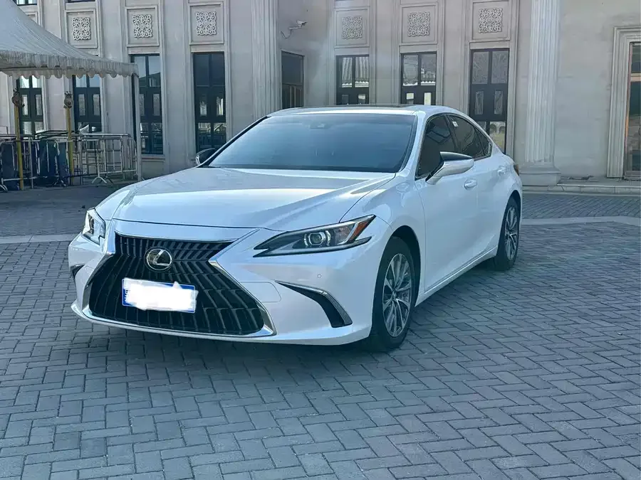 Lexus ES 2024