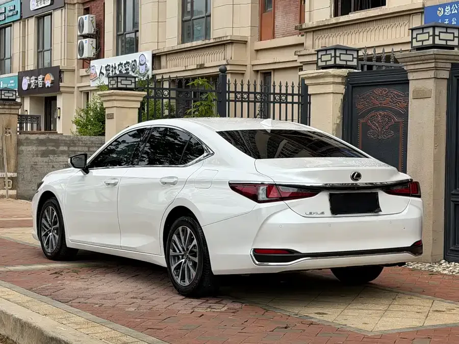 Lexus ES 2023 200 Excellence Edition 2024 — миниатюра 3