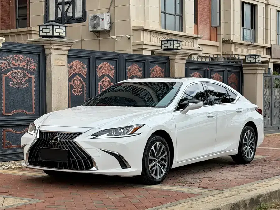 Lexus ES 2024