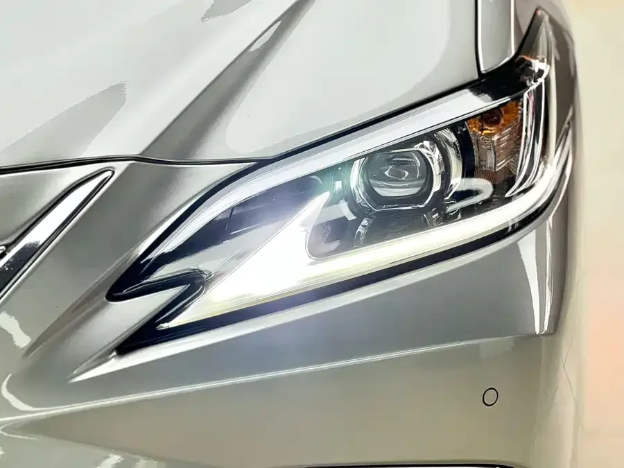 Lexus ES 2022 260 Excellence Edition 2023 — миниатюра 5