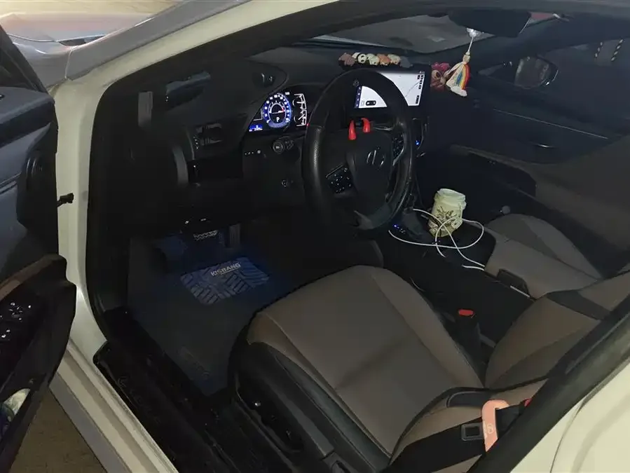 Lexus ES 2023 200 Excellence Edition 2023 — миниатюра 3