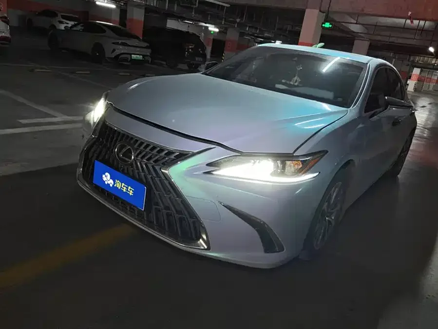 Lexus ES 2023