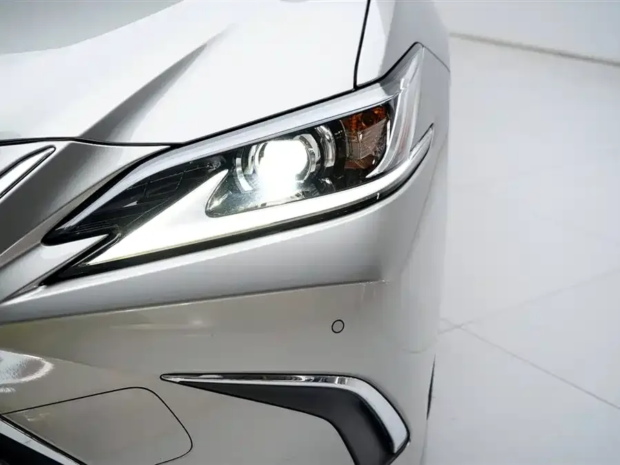 Lexus ES 2022 200 Excellence Edition 2023 — миниатюра 4