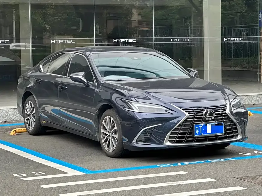 Lexus ES 2025 200 Premium Edition 2025 — миниатюра 3