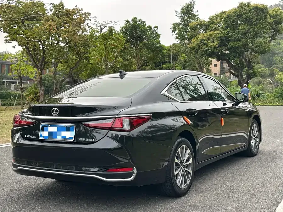 Lexus ES 2023 200 Excellence Edition 2024 — миниатюра 3
