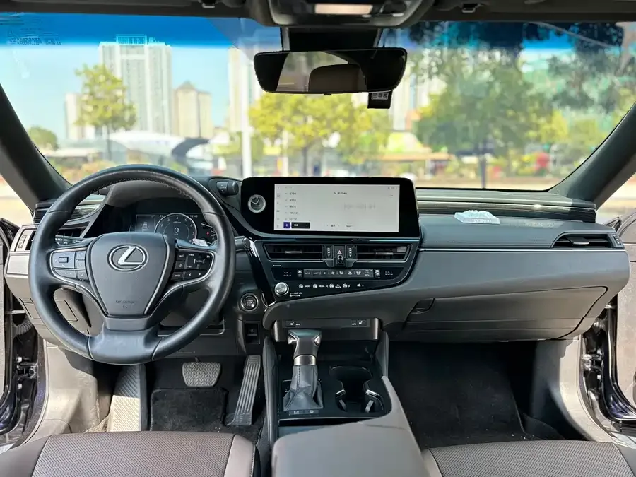 Lexus ES 2023 200 Excellence Edition 2023 — миниатюра 2