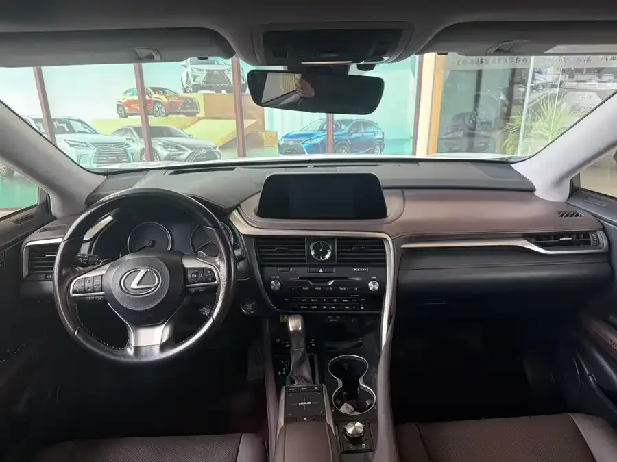 Lexus RX 2020 facelift 300 four-wheel drive elegant version 2022 — миниатюра 4