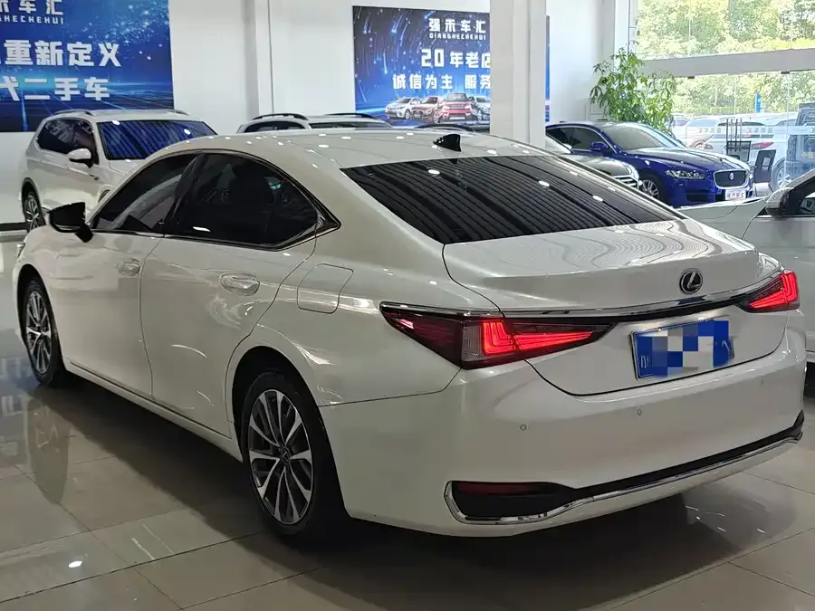 Lexus ES 2023 200 Excellence Edition 2024 — миниатюра 2