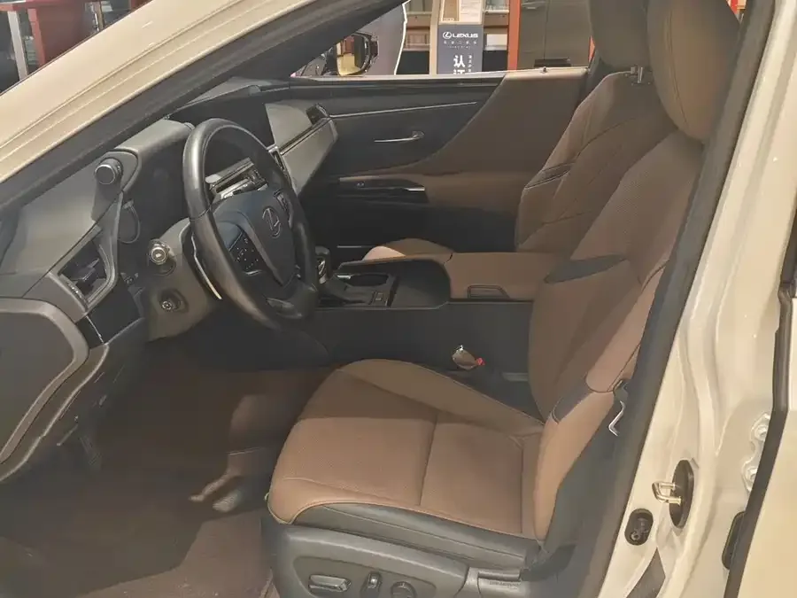 Lexus ES 2023 260 Excellence Edition 2024 — миниатюра 3