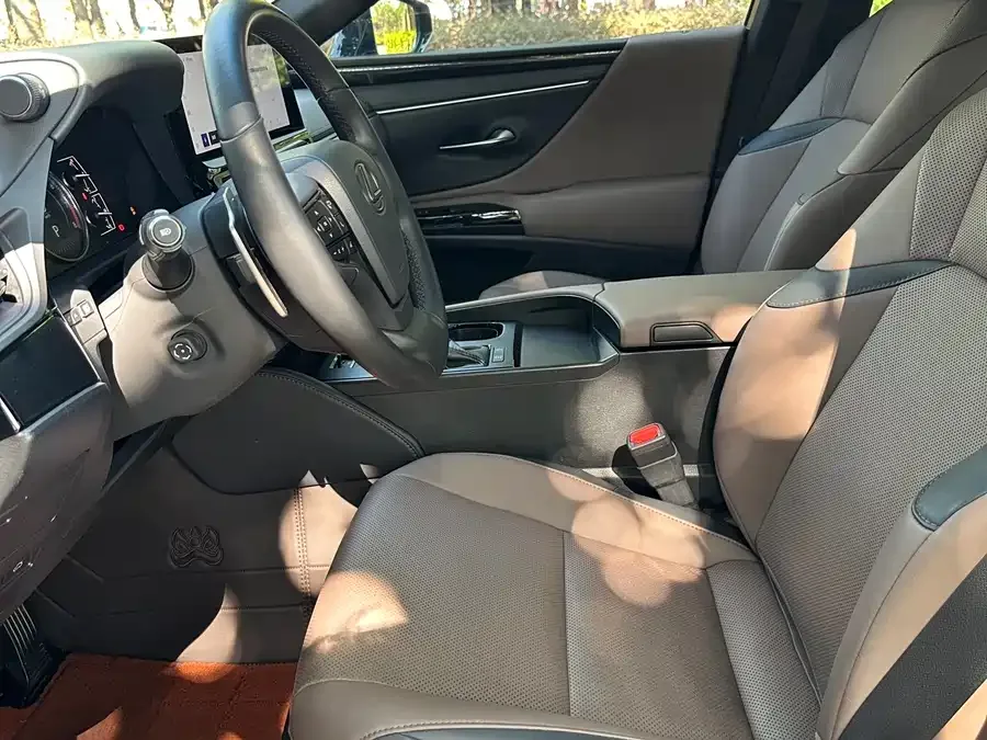 Lexus ES 2022 200 Excellence Edition 2023 — миниатюра 2