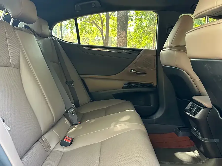 Lexus ES 2022 200 Excellence Edition 2023 — миниатюра 3