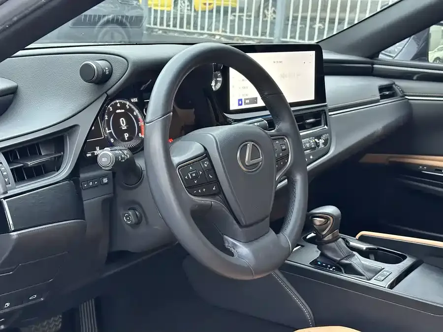 Lexus ES 2022 200 Excellence Edition 2023 — миниатюра 2