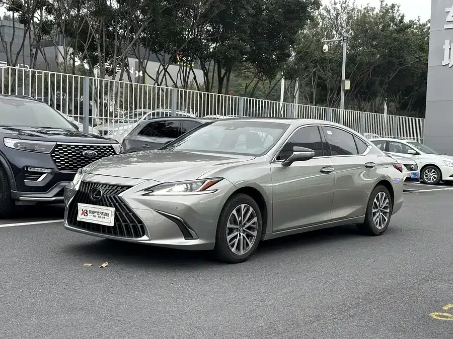 Lexus ES 2023