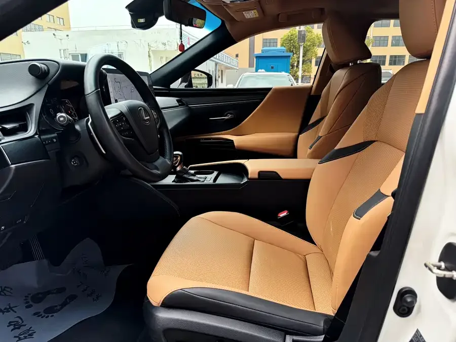Lexus ES 2022 200 Excellence Edition 2023 — миниатюра 4